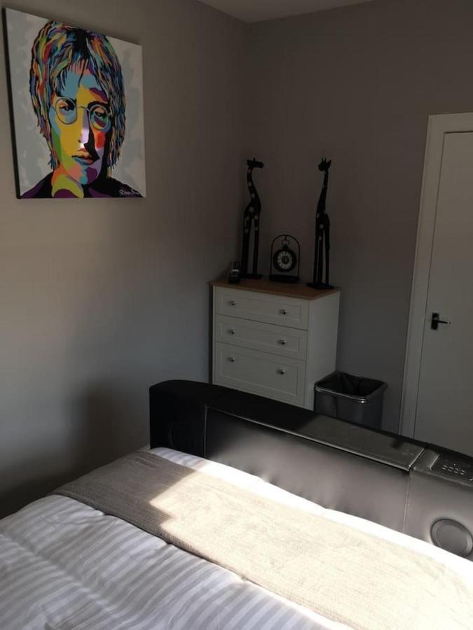 Lovely 2- Bed Apartment In Hawick Extérieur photo